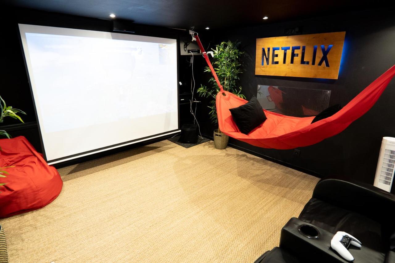 Capsule Cinema - Balneo Cinema Playstation 5 Apartamento
