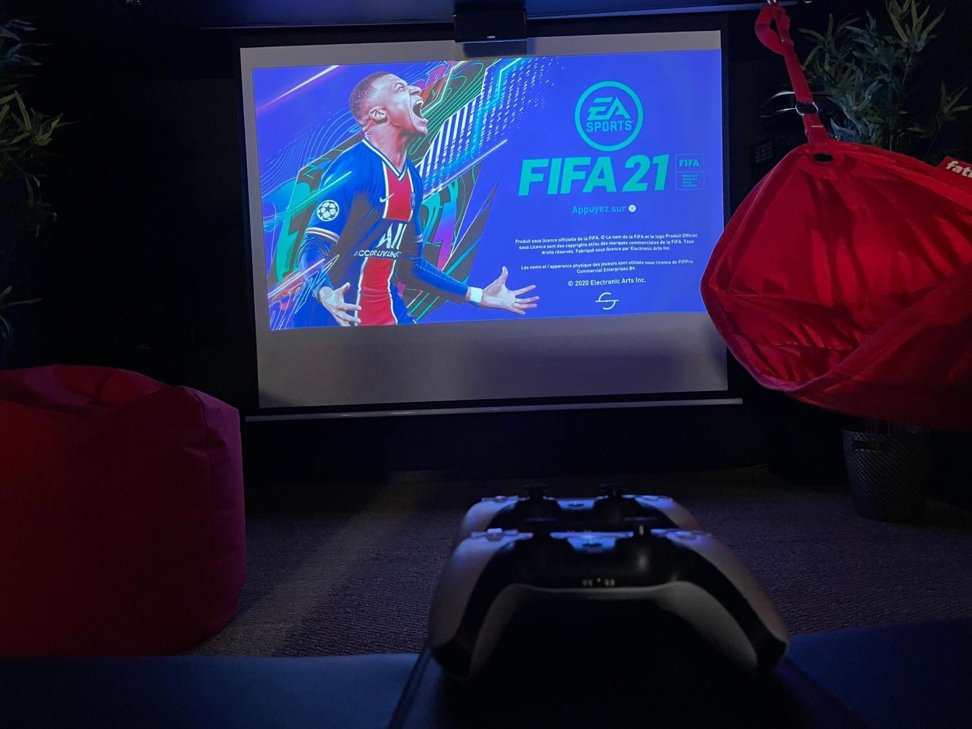 Capsule Movie Avec Balneo Cinema Playstation 5 Appartement *